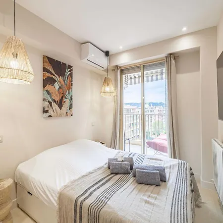 Renovated Flat 250m From The - Town Centre - 2br 6p Apartamento *