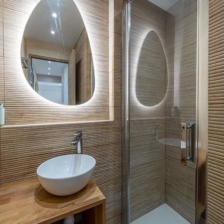 Renovated Flat 250m From The - Town Centre - 2br 6p Apartament