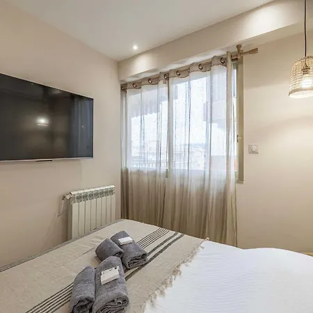 Renovated Flat 250m From The - Town Centre - 2br 6p Apartament